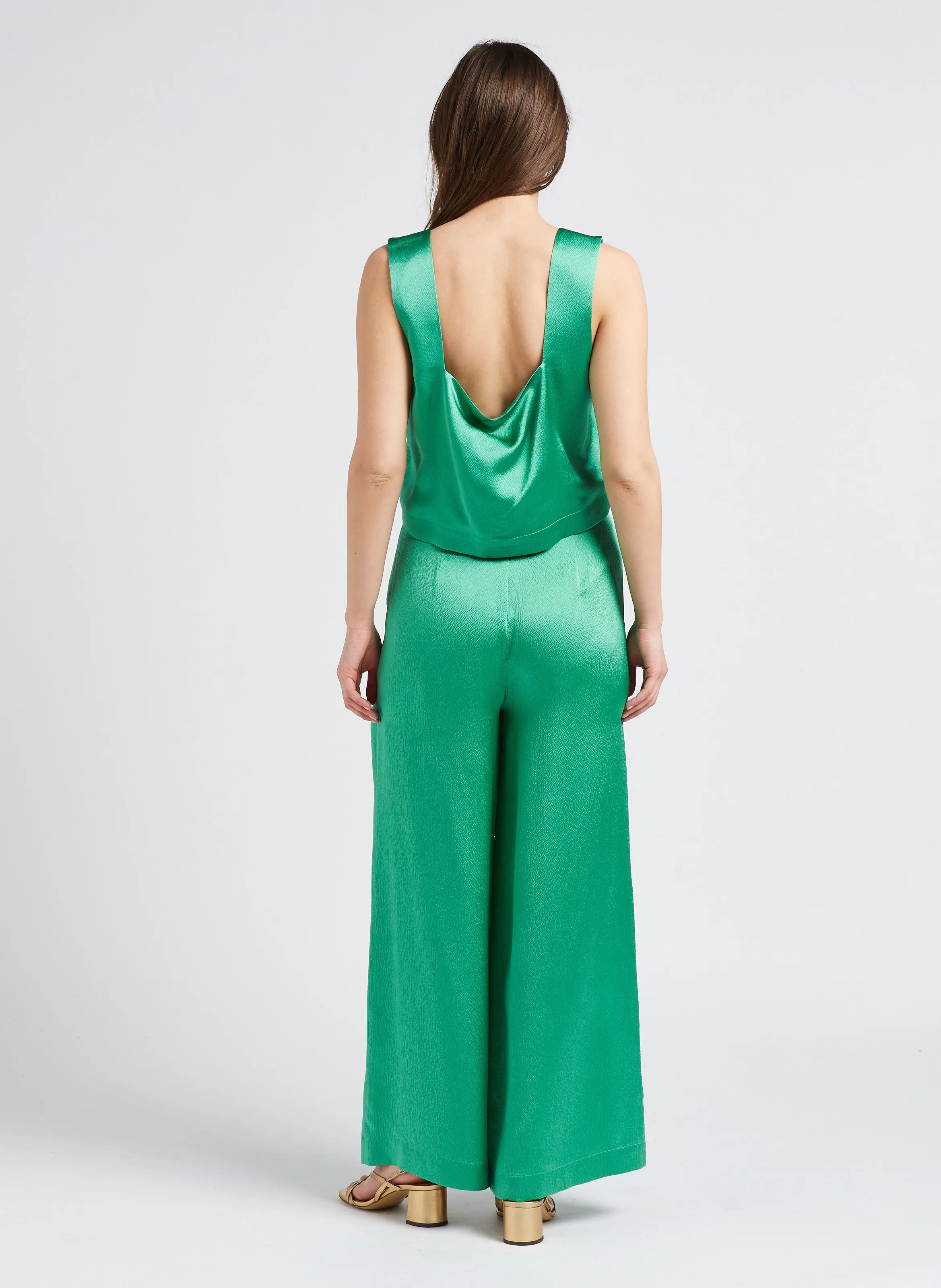 KARMA KOMA SWAN - Pantalón ancho de seda con cinturón talle alto en verde