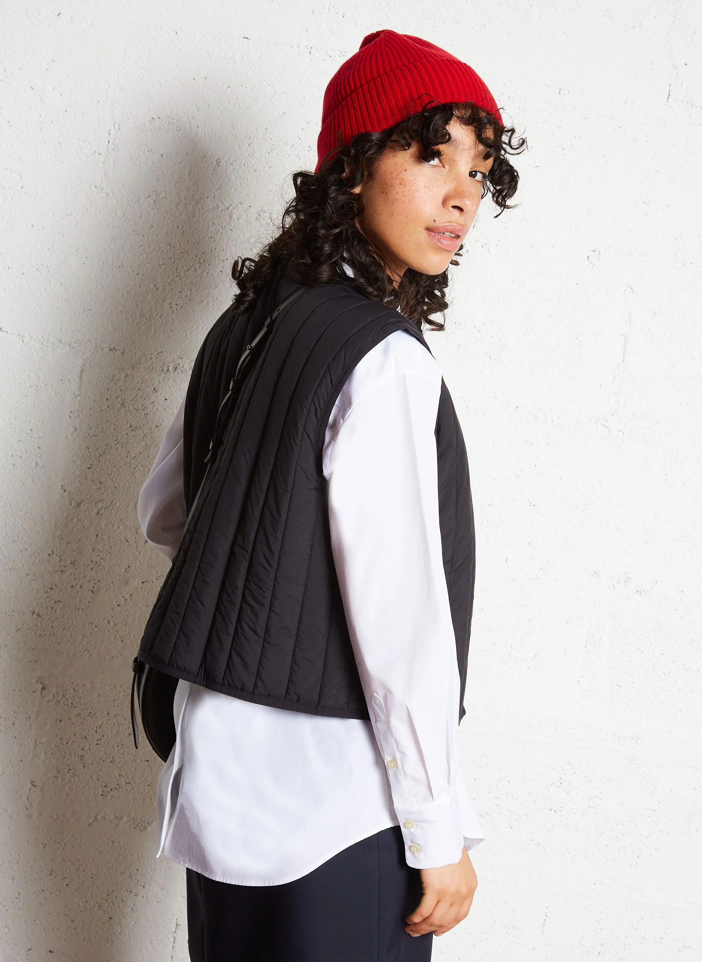 RAINS BANJA - Chaqueta acolchada recta con cuello en V en negro