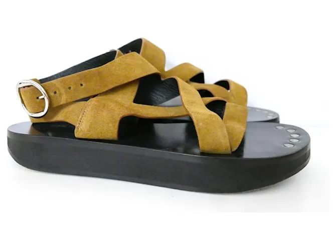 Sandalias con plataforma plana de ante color arena de Isabel Marant 
