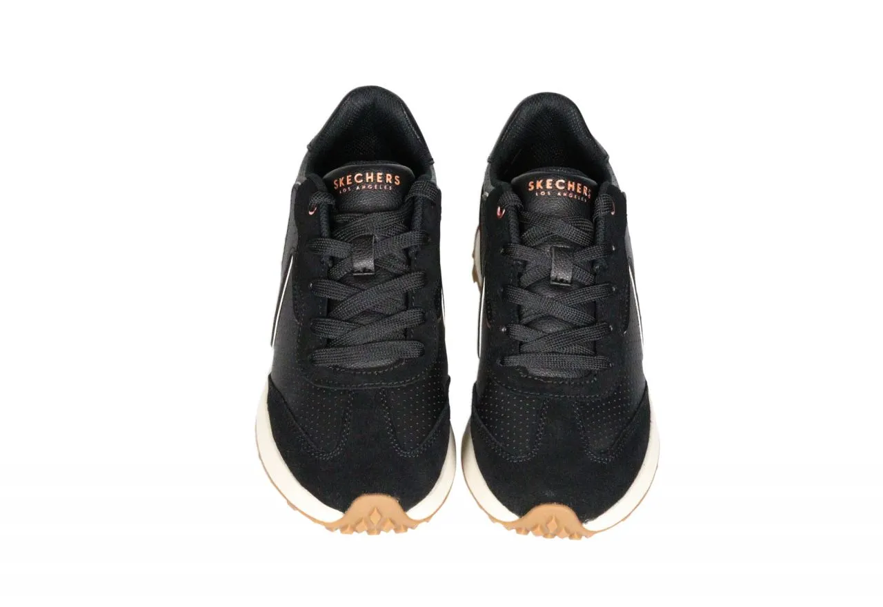Sneaker Picados Negro Punta y Talon Nobuck Filos Laterales Rosa Metal Piso Crema